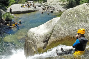 Comment se préparer pour une journée canyoning: conseils, équipements.